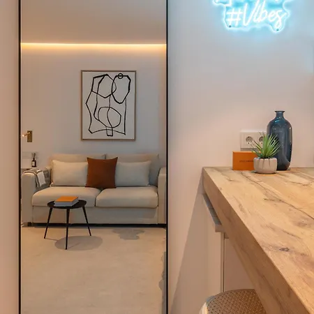 Golden Mile I Seaview I Pools I 4minutes Walk I Free Parking *