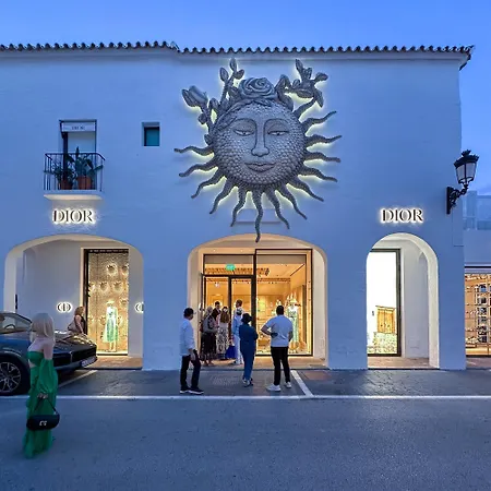 Golden Mile I Seaview I Pools I 4minutes Walk I Free Parking Apartment Marbella