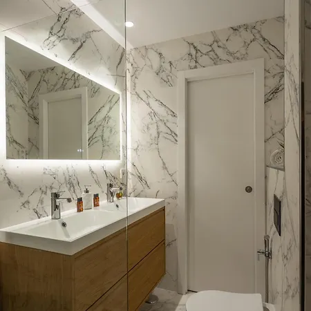 Golden Mile I Seaview I Pools I 4minutes Walk I Free Parking * Marbella