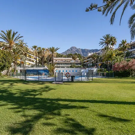 Golden Mile I Seaview I Pools I 4minutes Walk I Free Parking Marbella