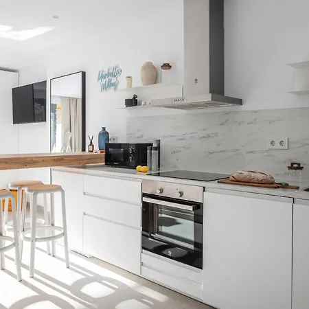 Golden Mile I Seaview I Pools I 4minutes Walk I Free Parking Apartment Marbella