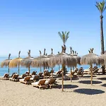 Golden Mile I Seaview I Pools I 4minutes Walk I Free Parking *