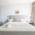 Golden Mile I Seaview I Pools I 4minutes Walk I Free Parking *