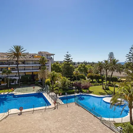 Golden Mile I Seaview I Pools I 4minutes Walk I Free Parking Marbella