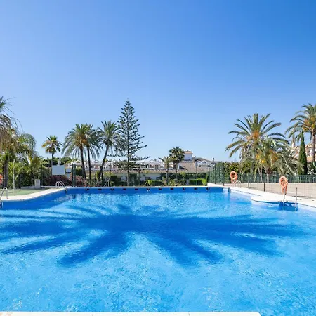 Golden Mile I Seaview I Pools I 4minutes Walk I Free Parking * 马尔韦利亚