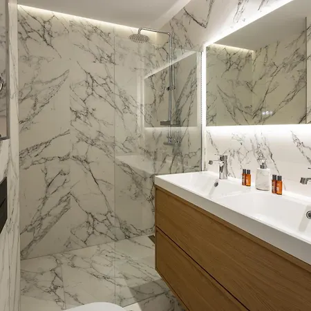 Golden Mile I Seaview I Pools I 4minutes Walk I Free Parking *