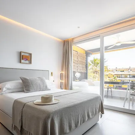 Golden Mile I Seaview I Pools I 4minutes Walk I Free Parking *