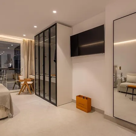 Golden Mile I Seaview I Pools I 4minutes Walk I Free Parking Apartment *