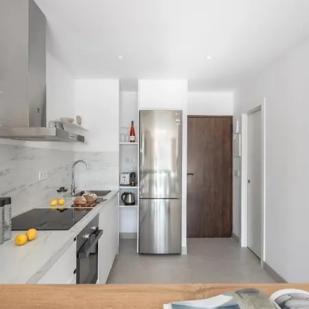 Golden Mile I Seaview I Pools I 4minutes Walk I Free Parking * Marbella