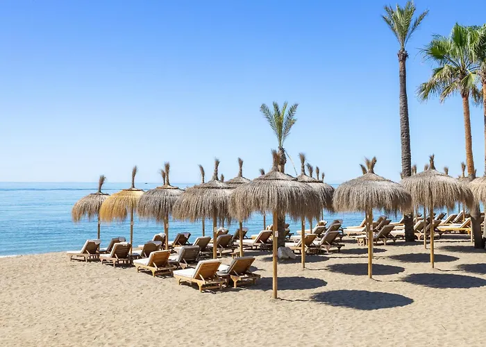 Golden Mile I Seaview I Pools I 4minutes Walk I Free Parking *