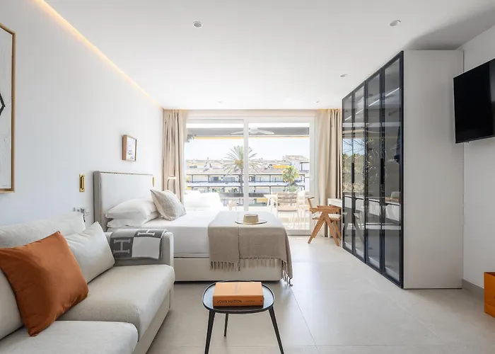 Golden Mile I Seaview I Pools I 4minutes Walk I Free Parking Marbella