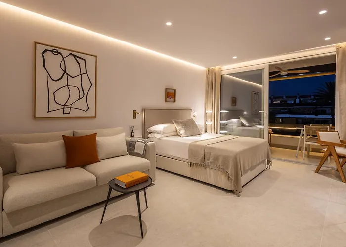 Golden Mile I Seaview I Pools I 4minutes Walk I Free Parking *