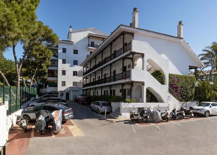 Golden Mile I Seaview I Pools I 4minutes Walk I Free Parking Marbella