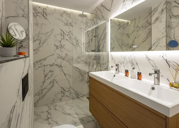 Golden Mile I Seaview I Pools I 4minutes Walk I Free Parking *