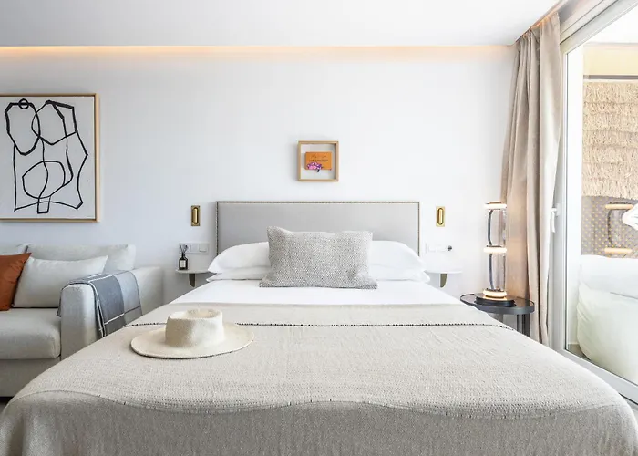 Golden Mile I Seaview I Pools I 4minutes Walk I Free Parking *