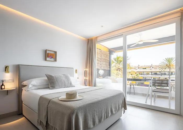 Golden Mile I Seaview I Pools I 4minutes Walk I Free Parking *