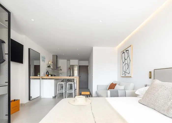 Golden Mile I Seaview I Pools I 4minutes Walk I Free Parking * Marbella