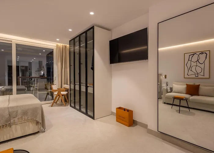 Golden Mile I Seaview I Pools I 4minutes Walk I Free Parking Appartamento *