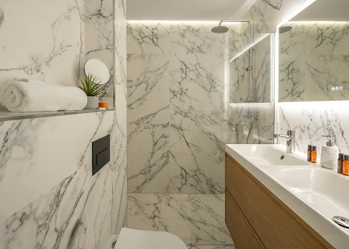 Golden Mile I Seaview I Pools I 4minutes Walk I Free Parking *