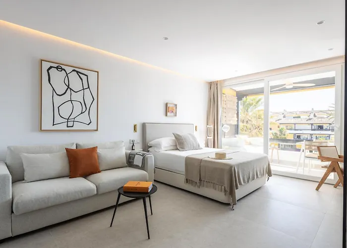 Golden Mile I Seaview I Pools I 4minutes Walk I Free Parking Appartamento