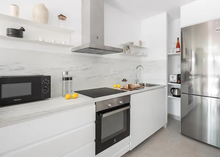 Appartamento Golden Mile I Seaview I Pools I 4minutes Walk I Free Parking *