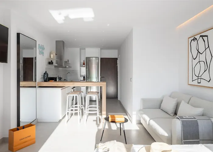 Golden Mile I Seaview I Pools I 4minutes Walk I Free Parking Marbella