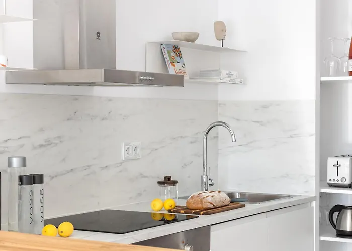 Golden Mile I Seaview I Pools I 4minutes Walk I Free Parking *