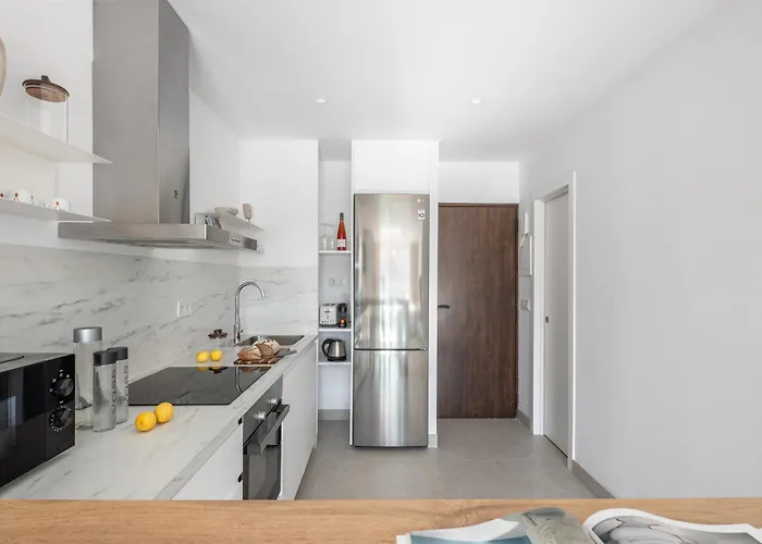 Golden Mile I Seaview I Pools I 4minutes Walk I Free Parking * Marbella