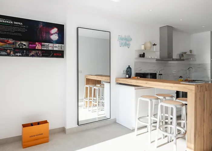 Golden Mile I Seaview I Pools I 4minutes Walk I Free Parking Appartamento