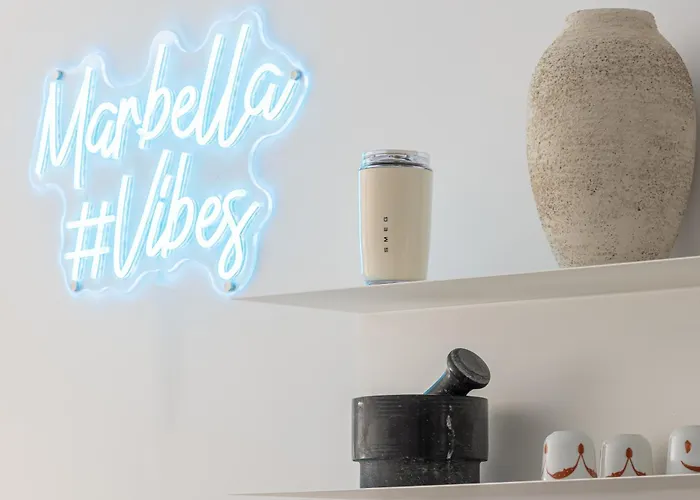 Golden Mile I Seaview I Pools I 4minutes Walk I Free Parking *