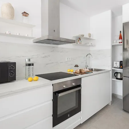 Apartament Golden Mile I Seaview I Pools I 4minutes Walk I Free Parking *