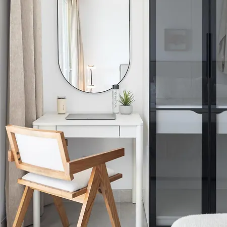 公寓 Golden Mile I Seaview I Pools I 4minutes Walk I Free Parking 马尔韦利亚