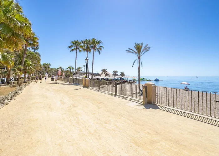 Golden Mile I Seaview I Pools I 4minutes Walk I Free Parking Апартаменти