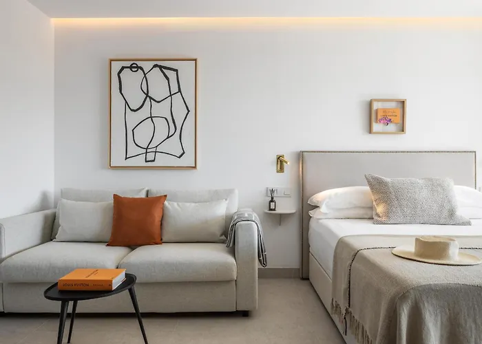 Golden Mile I Seaview I Pools I 4minutes Walk I Free Parking Апартаменти