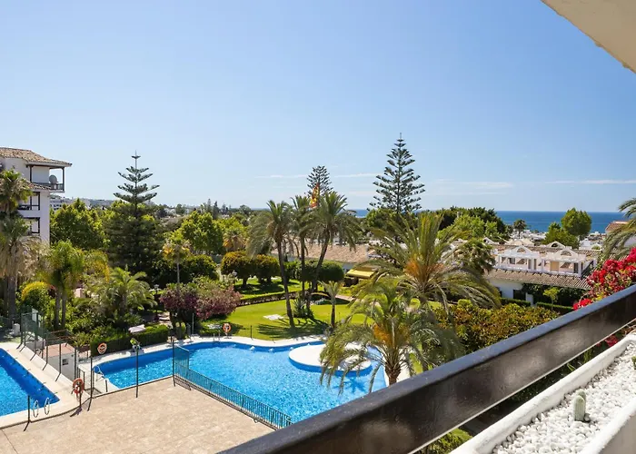 Апартаменти Golden Mile I Seaview I Pools I 4minutes Walk I Free Parking *