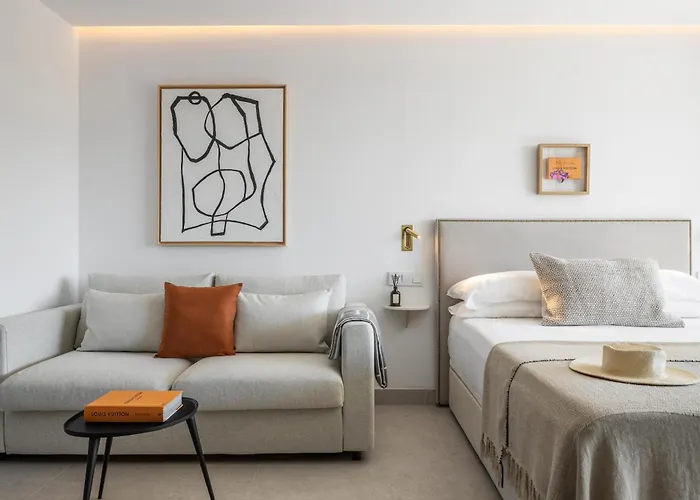 Апартаменти Golden Mile I Seaview I Pools I 4minutes Walk I Free Parking