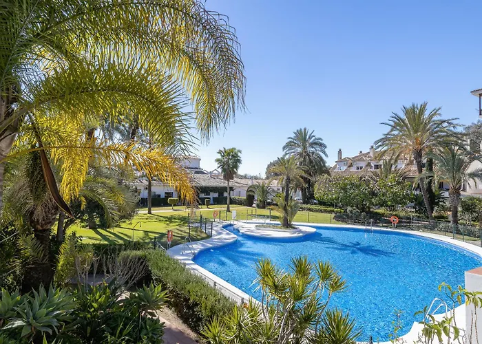 Golden Mile I Seaview I Pools I 4minutes Walk I Free Parking Апартаменти *