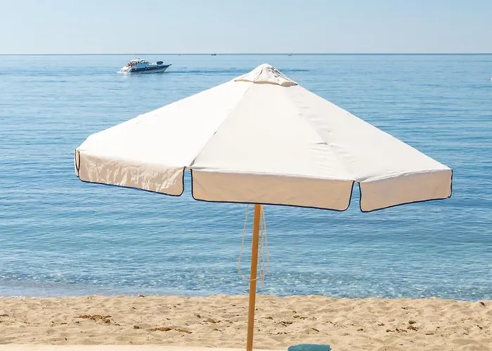 Апартаменти Golden Mile I Seaview I Pools I 4minutes Walk I Free Parking *