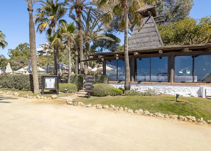 Golden Mile I Seaview I Pools I 4minutes Walk I Free Parking Апартаменти Марбелья